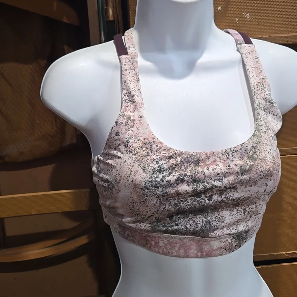 LULULEMON ENERGY BRA SUGAR CRUSH SIZE 8. #7017 - Picture 5 of 10